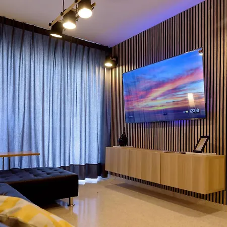 Yellow Fabuloso Andra * Торремолінос