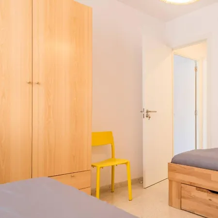 Апартаменты Yellow Fabuloso Andra