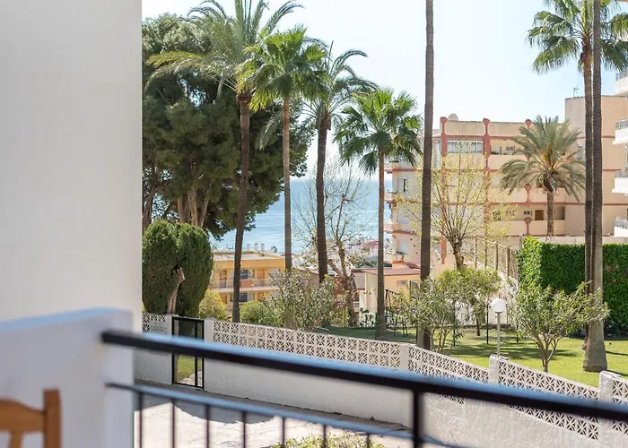 Yellow Fabuloso Andra Торремолинос