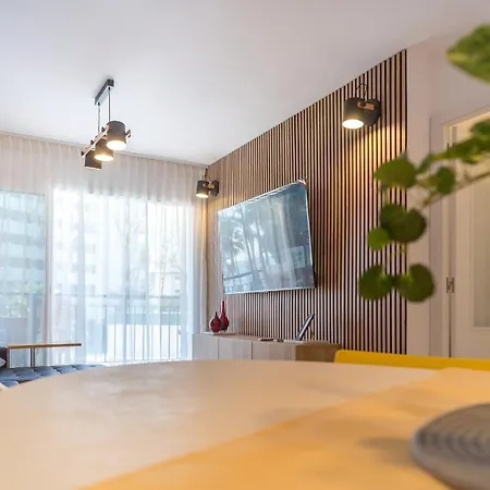 Yellow Fabuloso Andra Torremolinos